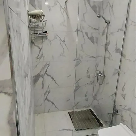 Entire On The First Floor Appartement Vlorë